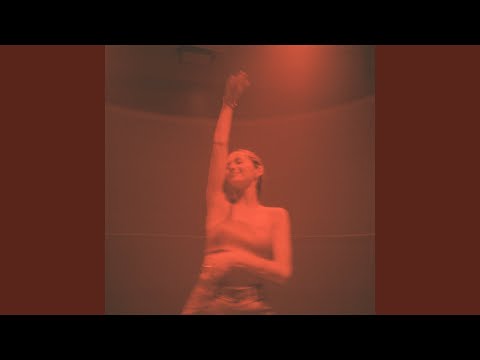 เต้นรำกับปัจจุบัน This Moment) – Violette Wautier