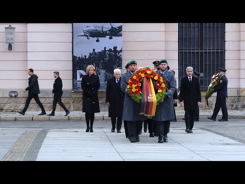 Volkstrauertag 2025 Neue Wache Kranzniederlegung