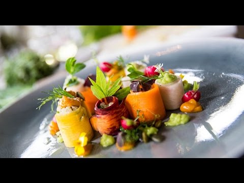 , title : 'Navenant Kookt!: Vegetarische salade met quinoa, gemarineerde wortel, avocado en pompoenpuree'