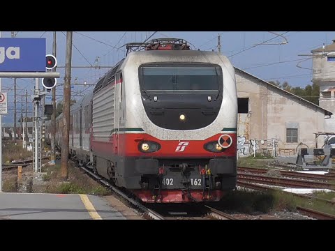 EXP 14008 Verona - Ventimiglia! Treno pellegrino Unitalsi in transito alla stazione di Albenga!