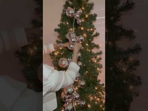 The disco ball trick ￼ #tutorials #christmas #cristmasdecor #christmasdecoration #tips
