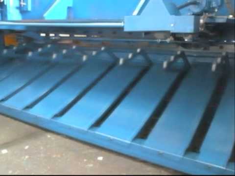 Sustentador en cizalla hidraulica para chapa Llavia Cumsa. www.feysama.es