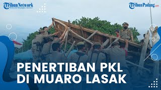 Penertiban Kawasan Pantai Muaro Lasak, Pedagang Bongkar Sendiri Tenda dan Lapak