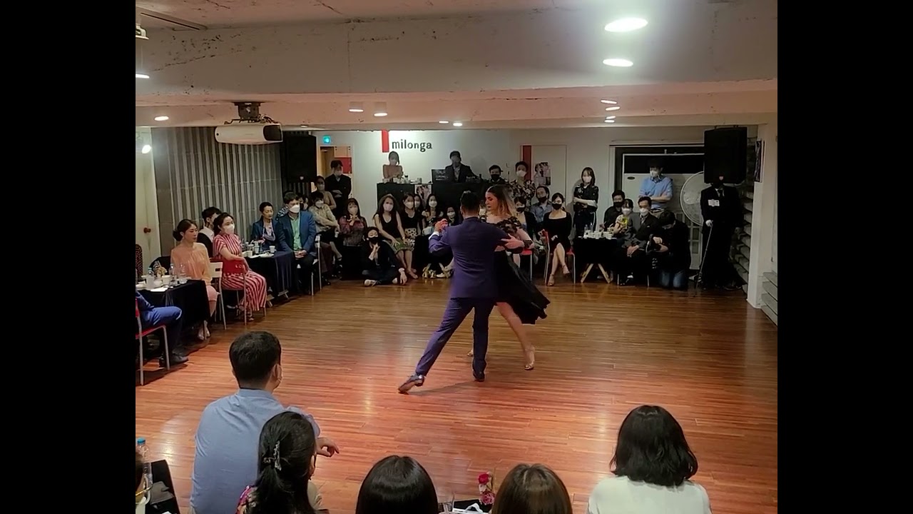 2 루까스(Lucas Carrizo) 빠울라(Pau Tejeda)performance on 22nd octoberVenue: CAFE DE TANGO, Busan