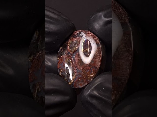 حجر عقيق بتشكيل رائع طبيعي