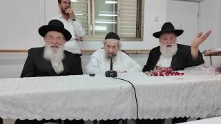 ראיתם פעם את גדול הדור מחלק מיני מתיקה? צפו בסרטון שימיס אתכם, מנהיג הדור הרב לנדו עם ילדי ת"ת קרלין