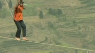 Daredevil free climber in tightrope-like walk across Chinese canyon 1.8km up