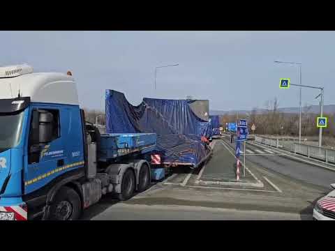Convoiul agabaritic care transportă componente pentru termocentrala Mintia traversează județul Gorj