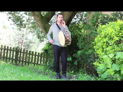 El Bequetero al flabiol i bombo tradicional