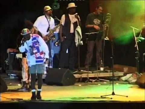 Videoclip de Assinie Mafia (Live) — Alpha Blondy