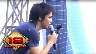 Download lagu Peterpan - Tak Bisakah  (Live Konser Mataram 4 November 2007) mp3