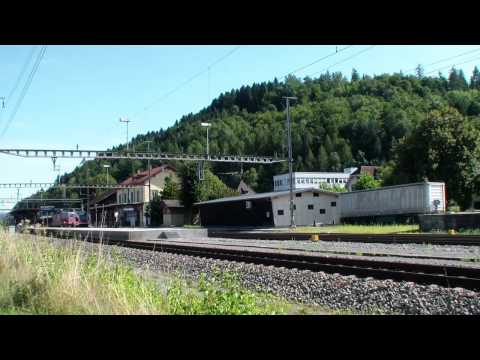 Bahnverkehr in Hendschiken am 8.August 2012