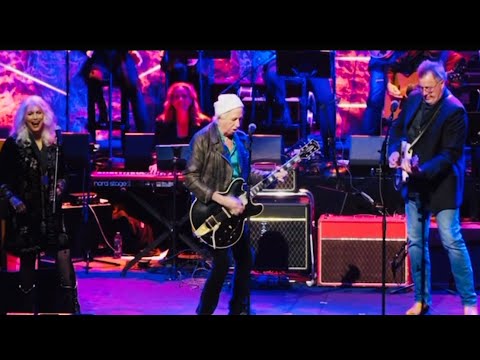 Keith Richards Delivers a Blistering Guitar Solo at the 2024 Country Music Awards