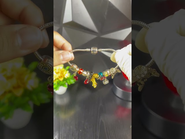 Vídeo relacionado con Marvel Collar colgante de Avengers de acero inoxidable para niños, longitud 56 cm