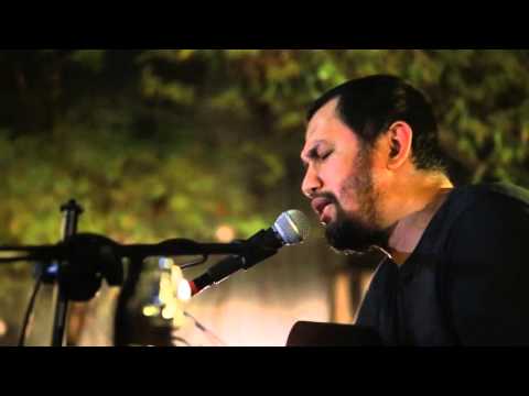 Johnoy Danao - Tadhana (live at Conspiracy Cafe)