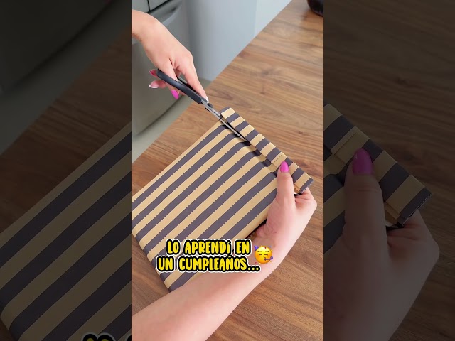 Vídeo relacionado con RUSPEPA Papel De Regalo Con Diseño De Cachorro Amarillo - Mini Rollo - 43,2 Cm X 5 M - Ideal Para Cumpleaños, Fiestas Infantiles Y Baby Shower.
