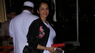 Isha Koppikar Spotted at Airport