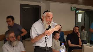 כנס תלמידי הרב שטיינזלץ תשפ"ג | התוועדות שמור שארית ישראל | יונתן סגל מספר (תלמידי הרב עדין אבן ישראל (שטיינזלץ) זצ"ל) - התמונה מוצגת ישירות מתוך אתר האינטרנט יוטיוב. זכויות היוצרים בתמונה שייכות ליוצרה. קישור קרדיט למקור התוכן נמצא בתוך דף הסרטון