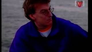 Coldcut talk about how they perform live during their interview at Sydney Metro in 1999.