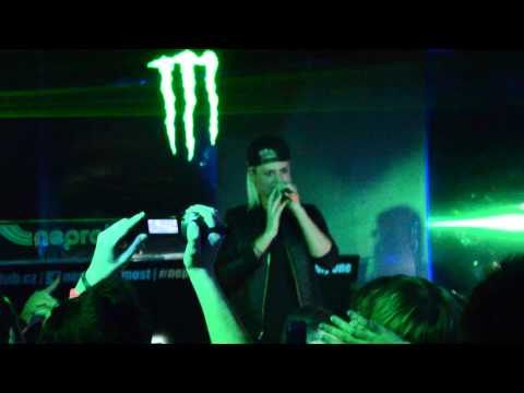 Christina Novelli - Concrete angel live - Neprakta klub Most 21.3.2015