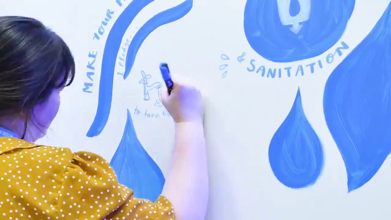 Live illustration in London - Katie Chappell at One Young World 2019, scribing for RB.