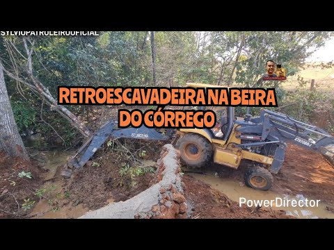 RETROESCAVADEIRA NA BEIRA DO CÓRREGO / CASE 580N 