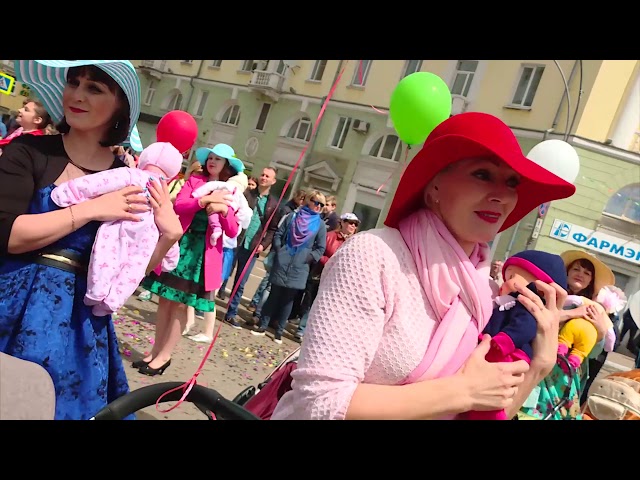 Карнавальное шествие и мэр без галстука