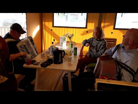 Buskspill med Arve, Baste og Asbjørn - Storvals av Niels Ursin