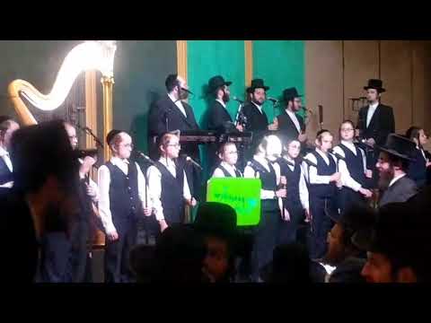 Watch The Yingerlich Boys Choir Perform Davinen With The Shira Choir & Naftuli Schnitzler|יונגערליך