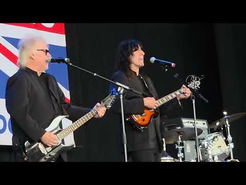 Herman's Hermits Starring Peter Noone - Can't You Hear My Heartbeat? (Herman's Hermits) - Live PNC