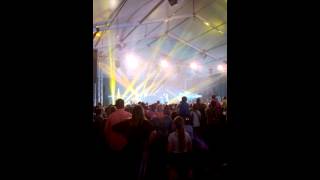 la demande au mariage au parc saint paul pendant le show de keen&#39;v 29/05/2014