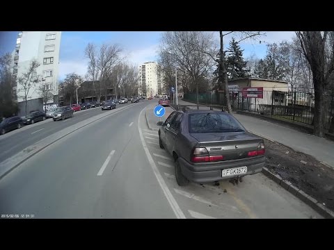 FGK-672 Parks on the cycle lane - Kerékpársávon parkol