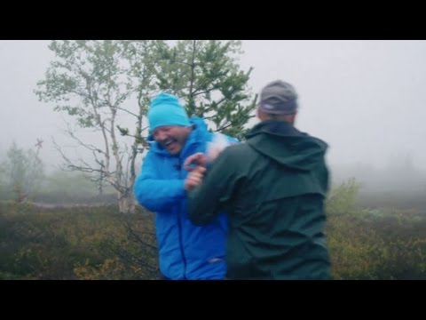 Jonas Hallberg försöker lura Tony Irving!  - Camping Queens (Sjuan)