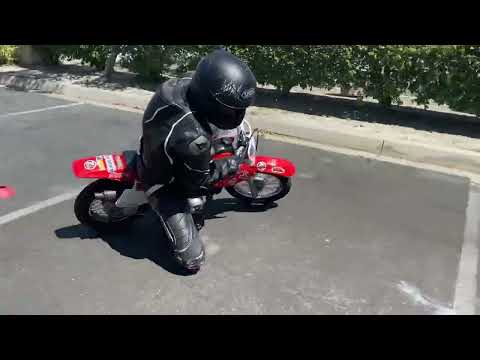 The simple but difficult ‘Ocho Corto’ motorcycle drill