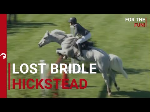 Harriet Biddick loses her bridle at the Al Shira'aa Hickstead Derby -  Speed Derby 2023 🫣