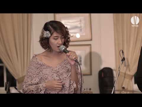 Fly Me To The Moon / Lucky MASHUP - Voyage Entertainment