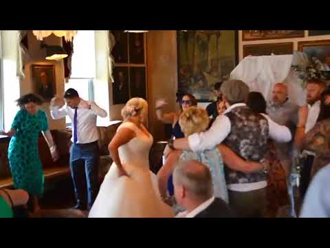 Wedding guests singing along to Yellow - Coldplay