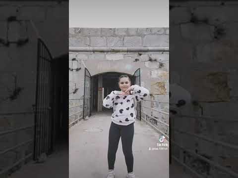 un tiktok privado de ayer en el castillo de  el monte San Julián (perdón por el corte)❤️