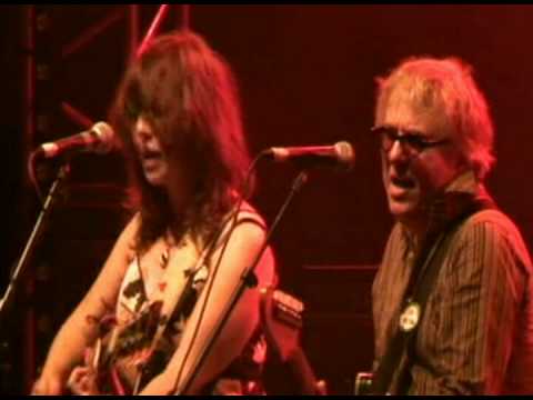 amy rigby's dancing with joey ramone but playing with wreckless eric