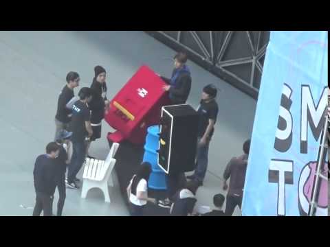 141018 [FANCAM] Victoria before rehearsal 'Loving You' (SMTOWN LIVE WORLD TOUR IV in Shanghai)