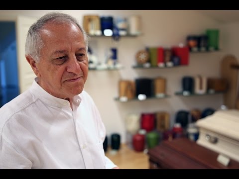 Mensch, Stuttgart - Der Bestatter