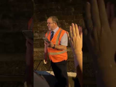 Scottish Rail Worker Sings Coldplay's 'Yellow' as Fans Wait for Train