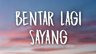 Download lagu bentar lagi sayang - Indahkus, dia (Lirik) mp3
