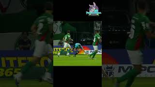 Juiz desvia bem do chute nota 10 (Palmeiras x Athletico-PR) 19/04/2026