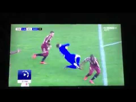 Belec espulso per calcio a Niang(Torino-Benevento)