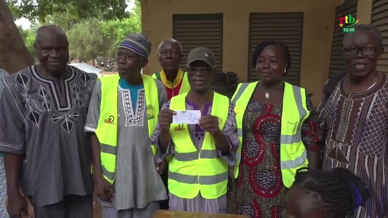 Faso Mêbo : L’association des retraités du Kadiogo apporte sa contribution en ciment