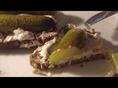MongoTV_8293 - Min Aftensmad - RUGBRØD Med TUNSALAT og SYLTET AGURKER
