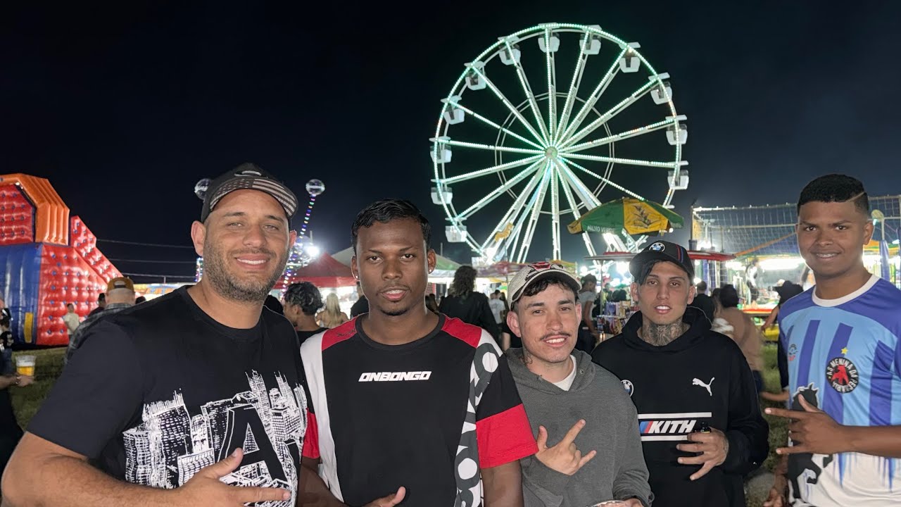 PRIMEIRA VEZ EM UM PARQUE DE DIVERSÃO 
