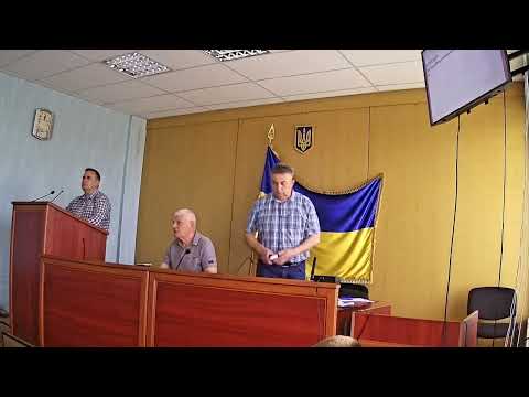 Порожні прилавки та торгівля біля дороги: як у Дубровиці звітував комунальний ринок