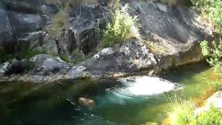 preview picture of video 'Crazy jumping to water in poço negro - Areosa - Viana do Castelo - Portugal'